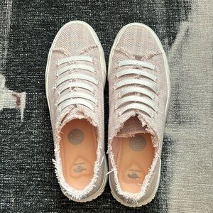 EUC Rocket Dog slip ion pink plaid tennis shoe. Elastic band closure. Womens 9.5